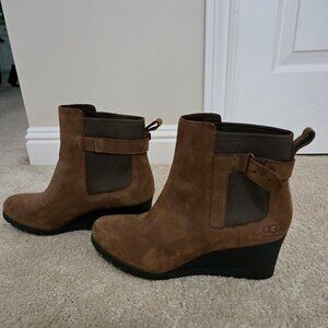 Women's UGG Boots short Size 9 1/2 FIT LIKE A SIZE 9